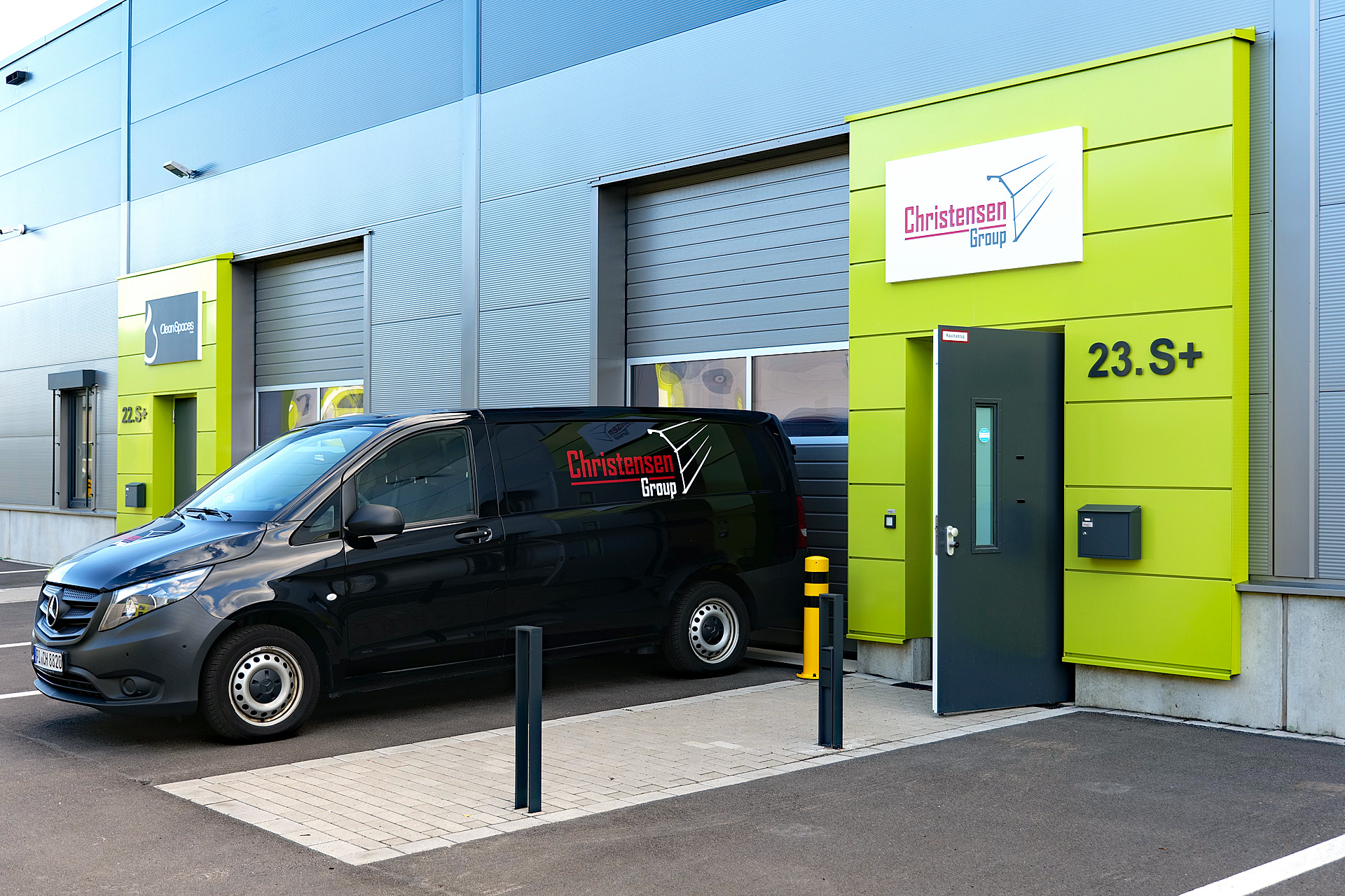 Die Christensen Group hat in Bornheim bei Köln einen neuen Standort eröffnet, um von dort NRW mit Tor- und Türsystemen zu versorgen.